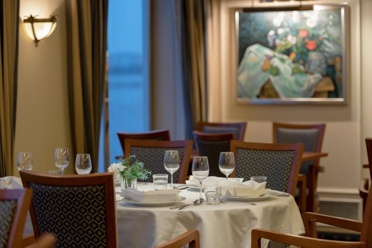 Onriver Hotels - Ms Cezanne Botel Budapest