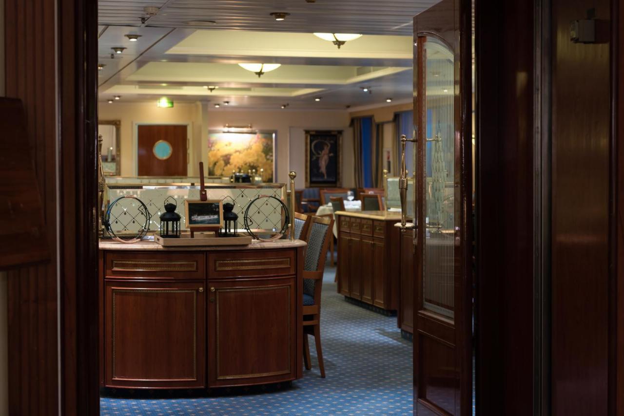 Botel Onriver Hotels - Ms Cezanne
