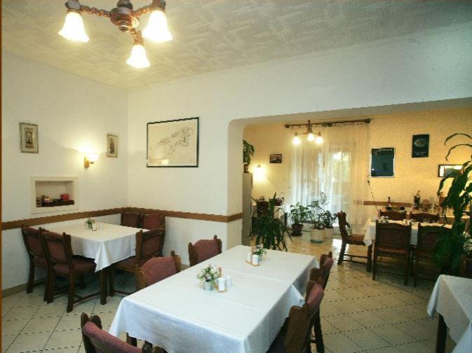 Pestujhely Panzio-etterem Gæstehus 3*