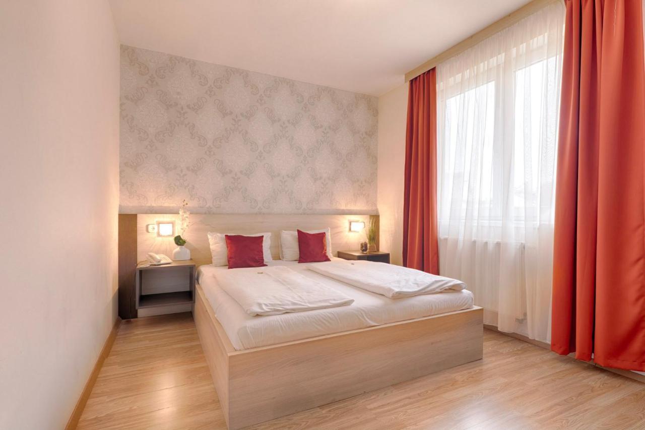 Triple M Hotell 3*
