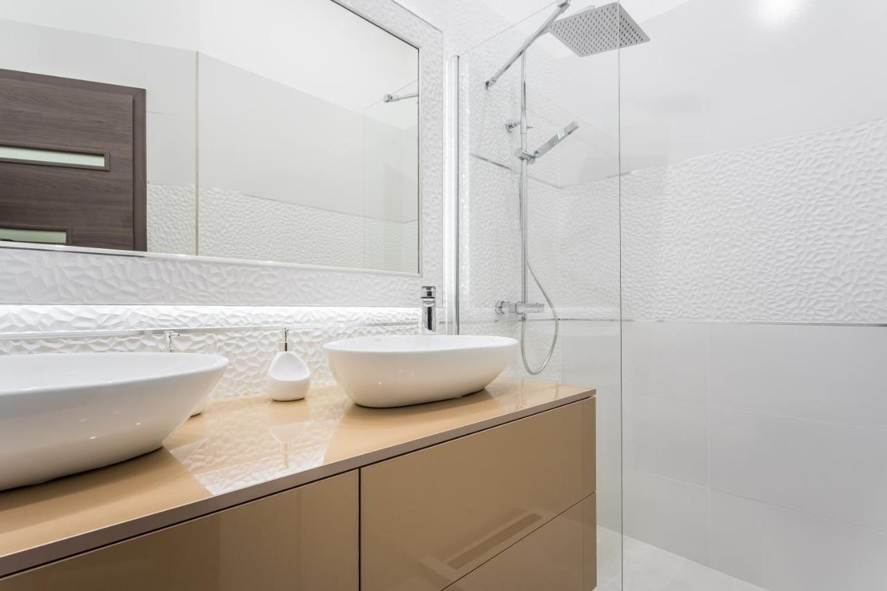 Luxury With Free Garage And Balcony In The Center