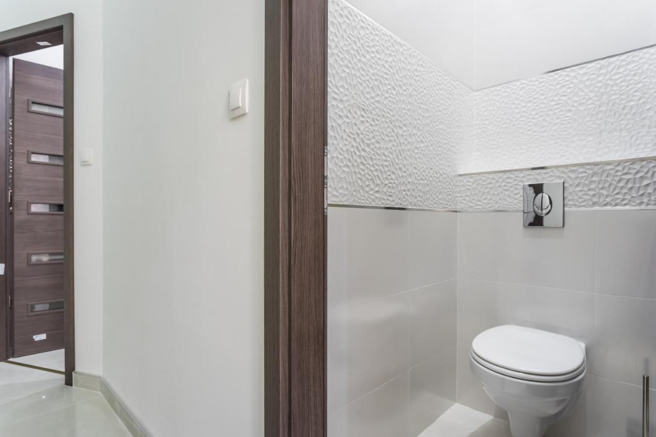 Luxury With Free Garage And Balcony In The Center *