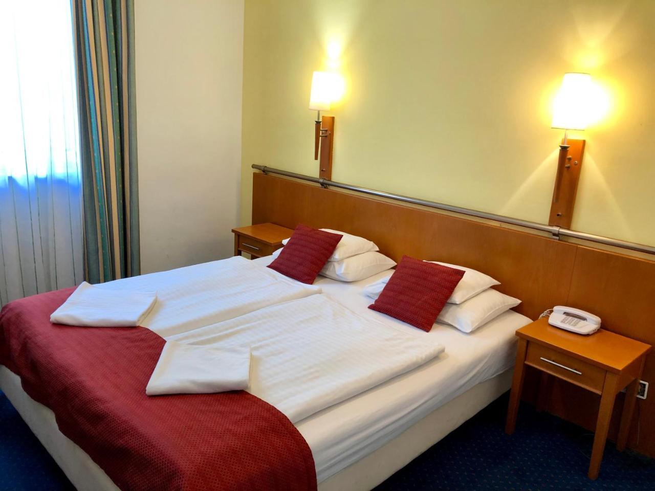 Veritas Hotel