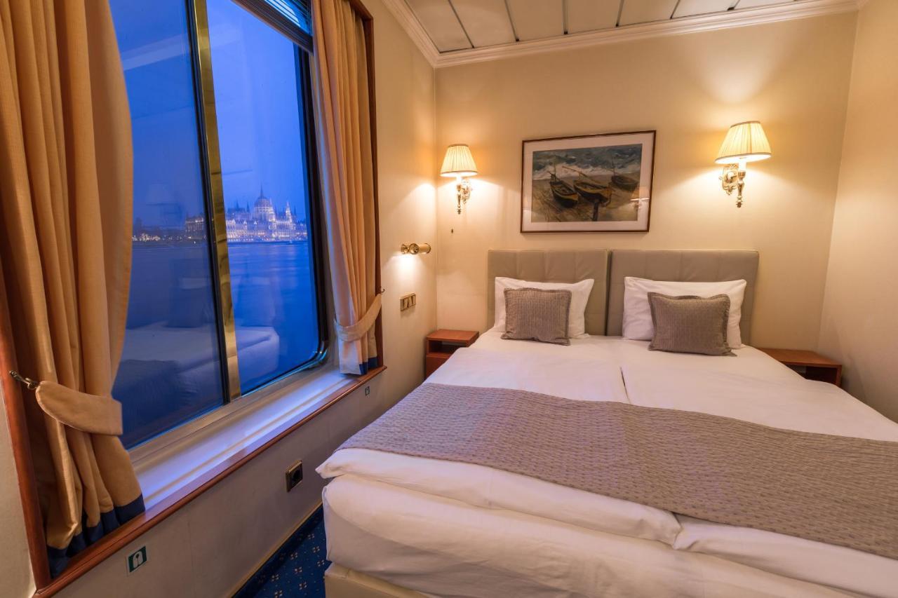 Botel Onriver Hotels - Ms Cezanne