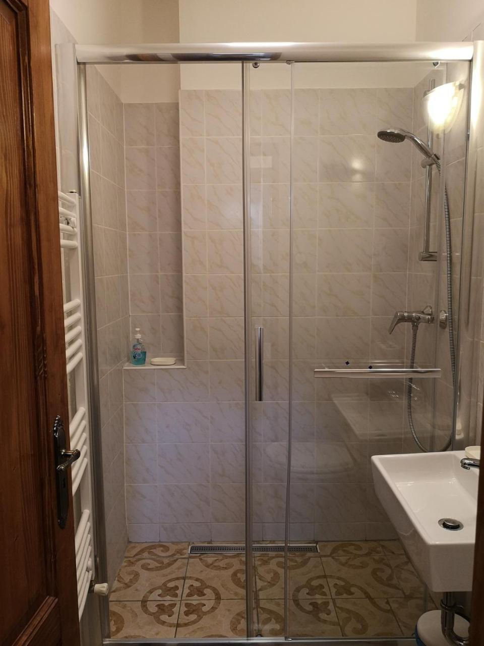Modern Classic On Kiraly Apartamento *