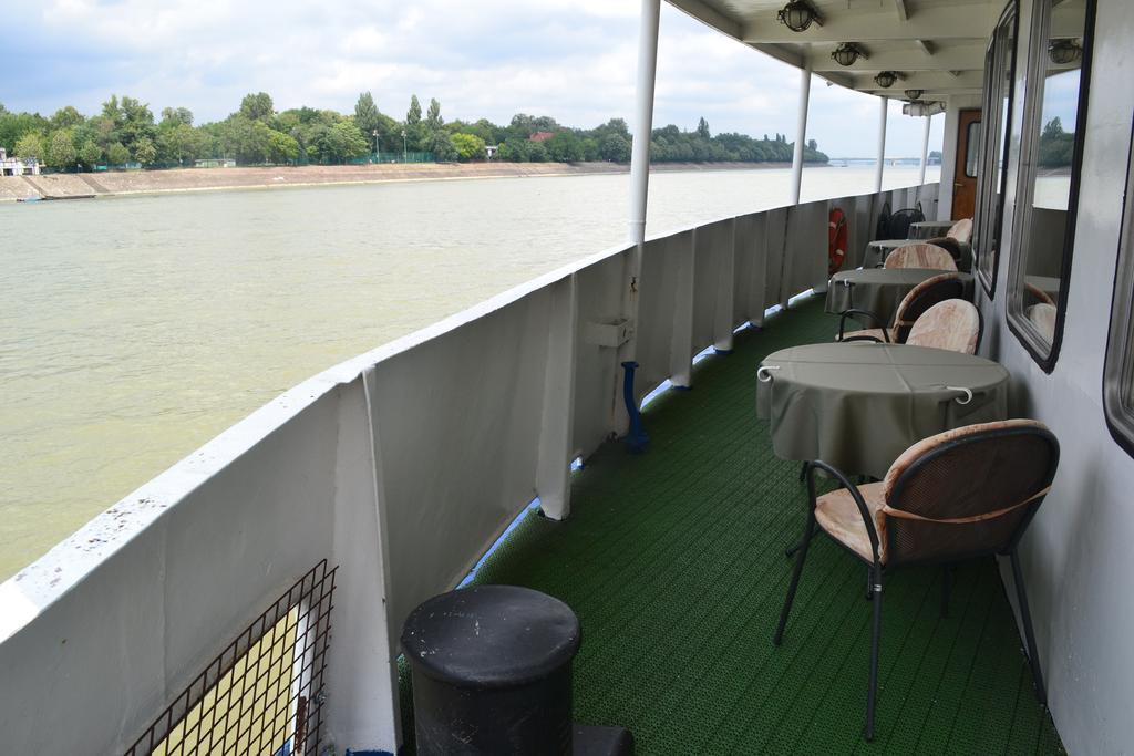 Fortuna Boat Botel Budapest
