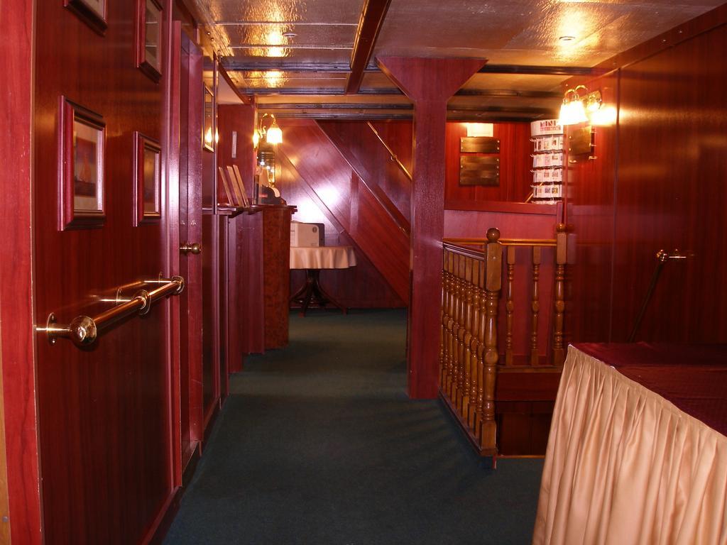 Botel Fortuna Boat 3*