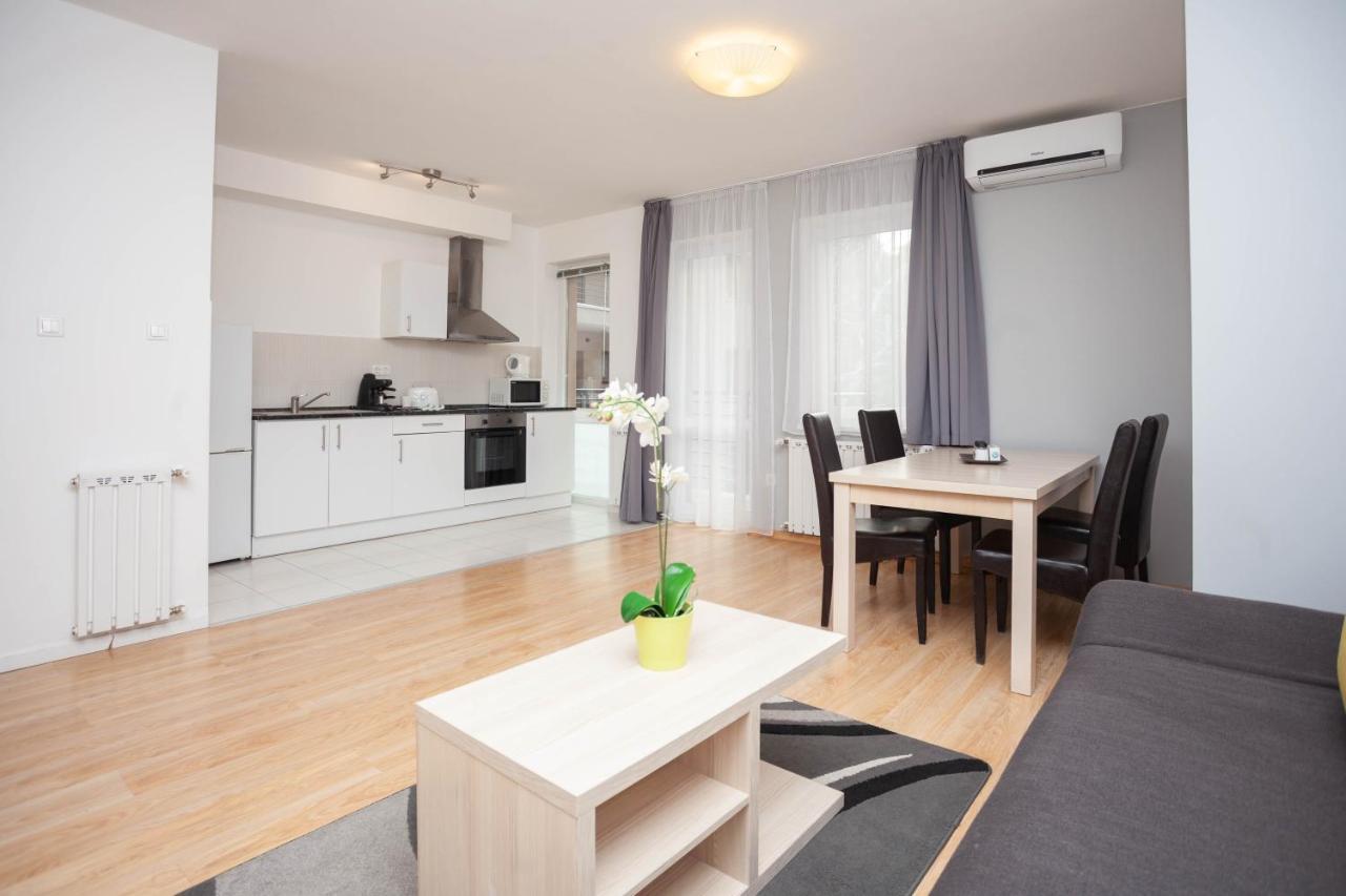 Apartment Maple Tree Budget *