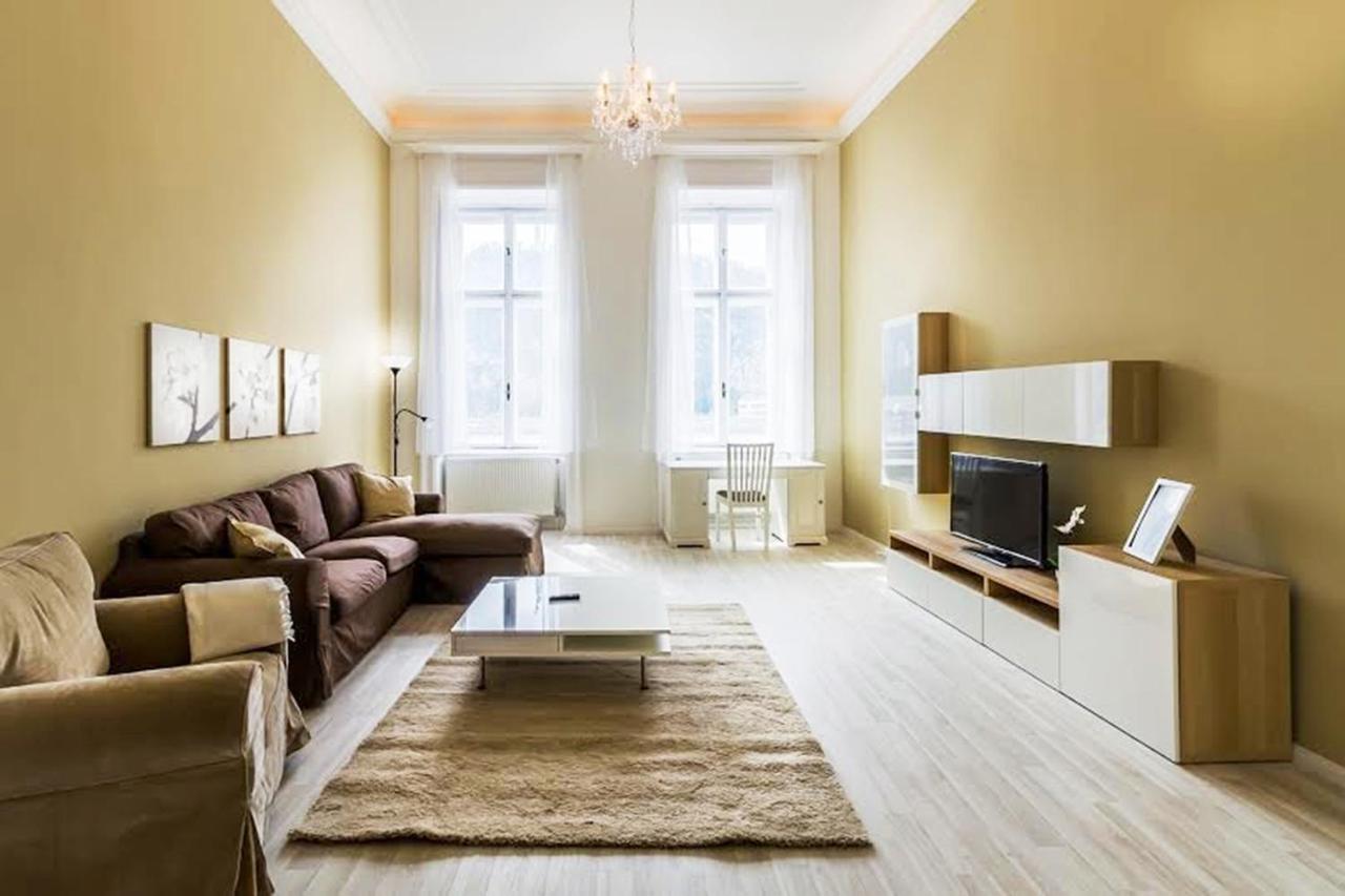 Pelicanstay At Riverside Danube *