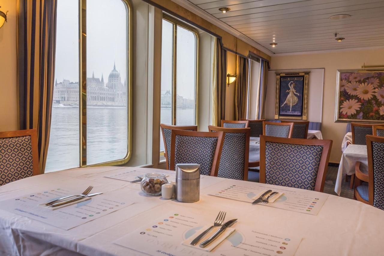 Botel Onriver Hotels - Ms Cezanne 4*