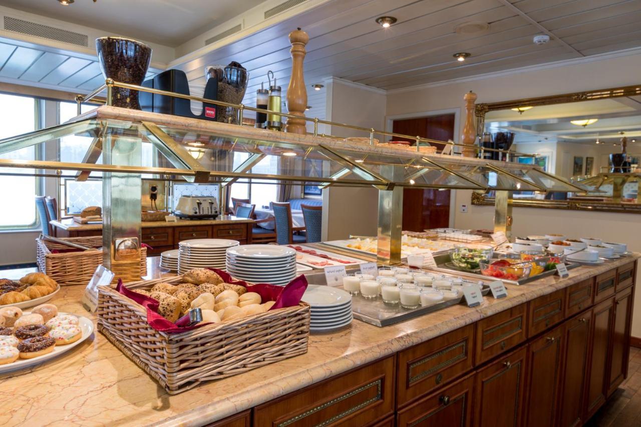 Botel Onriver Hotels - Ms Cezanne