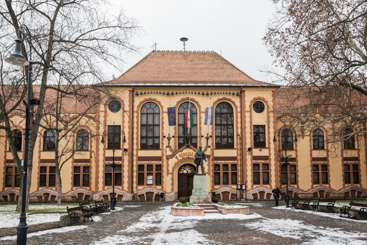 Home- Pesterzsebet * Budapest