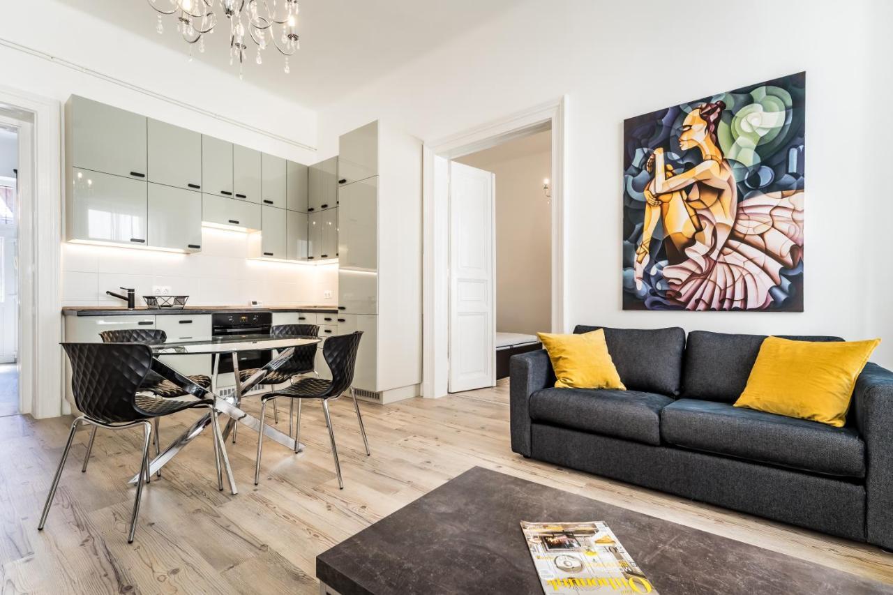 Riverside Molnar26 Apartman