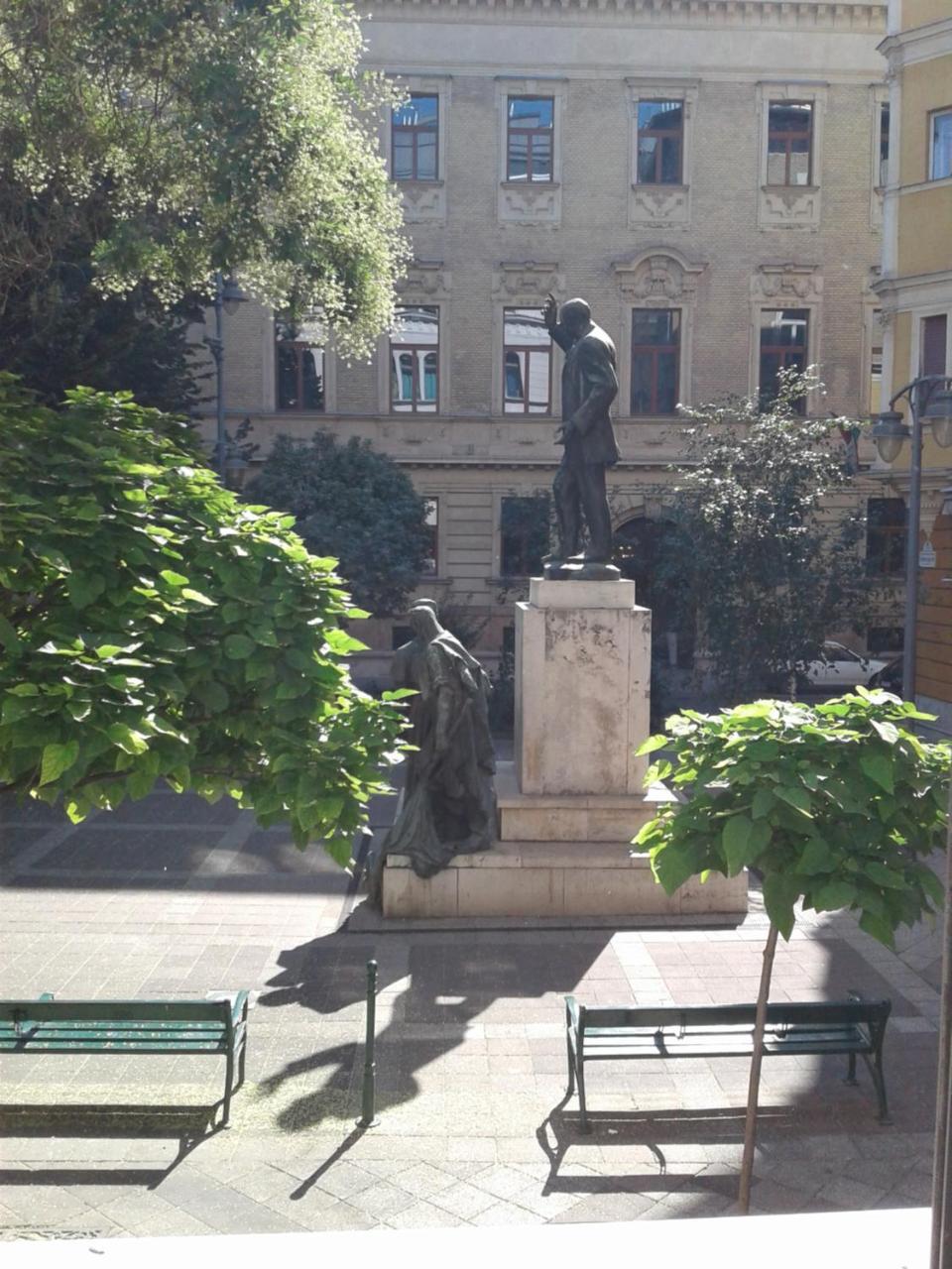 Yellow-stone * Budapest