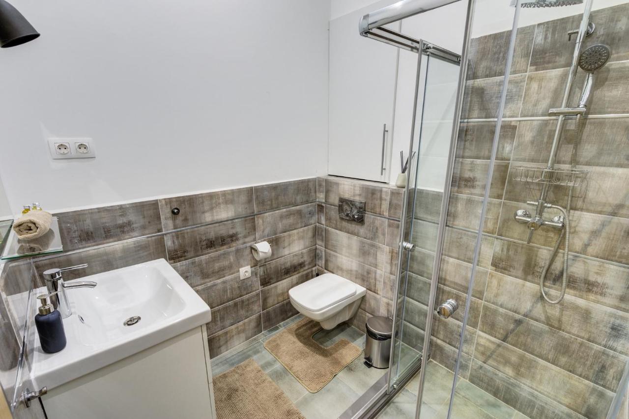 Rozsa Apartament *