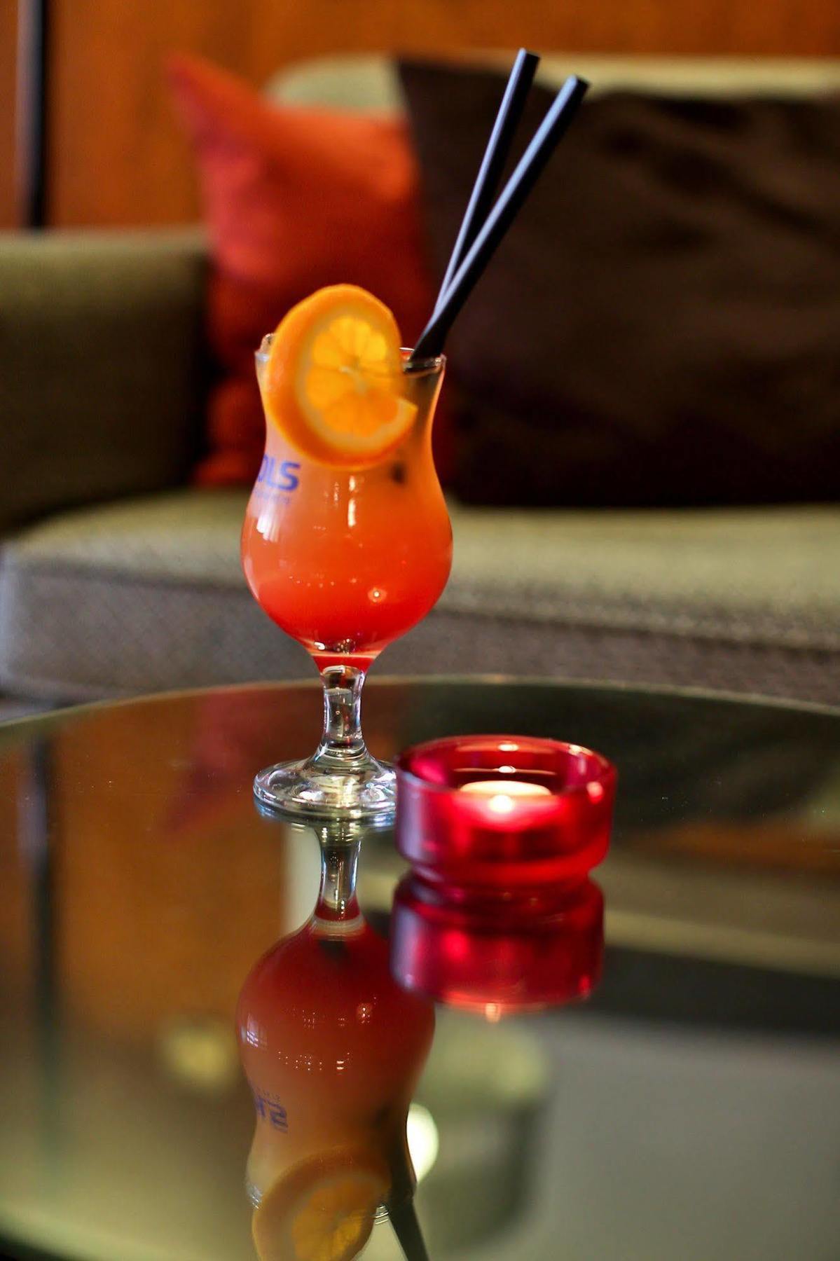 Hotel Adina