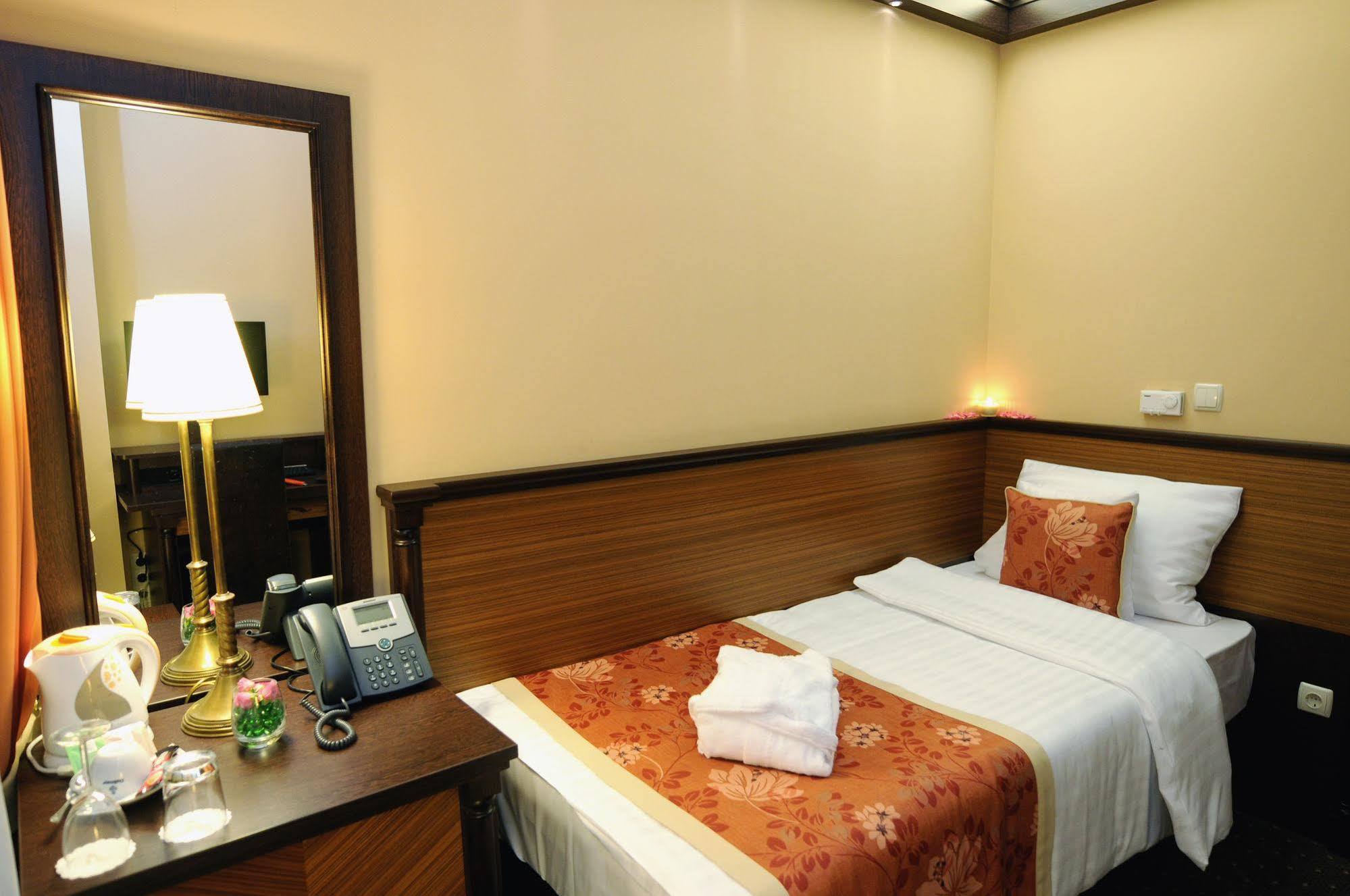 Residencia Baron Hotel 4*