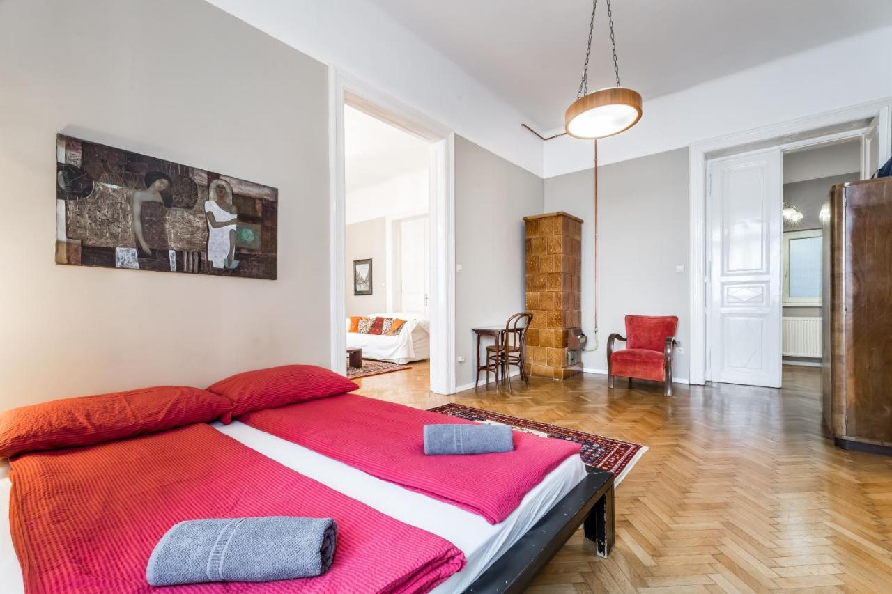 Berta - 4 Bedrooms, 3 Baths *