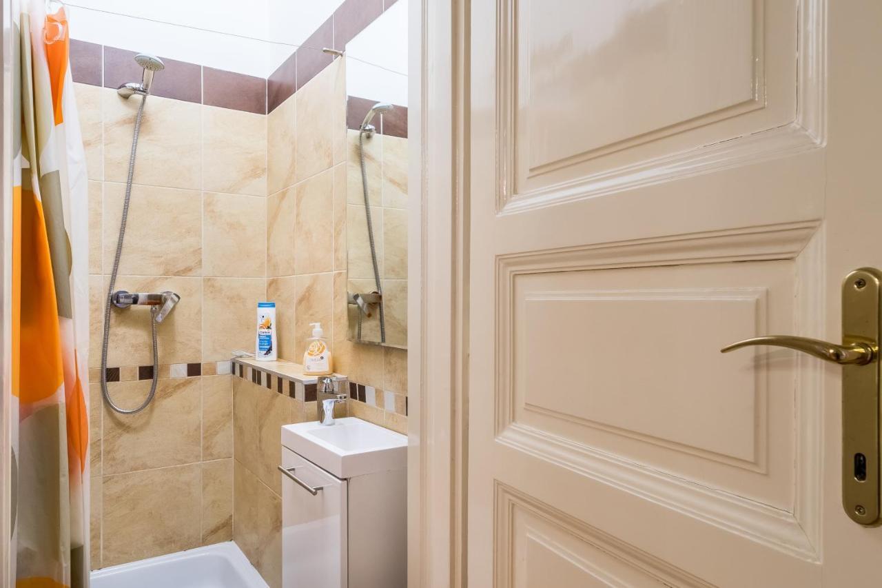 Berta - 4 Bedrooms, 3 Baths
