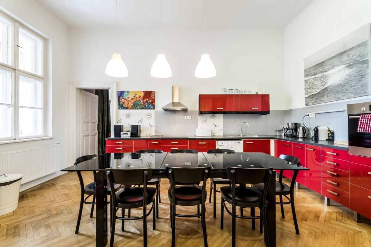Berta - 4 Bedrooms, 3 Baths *