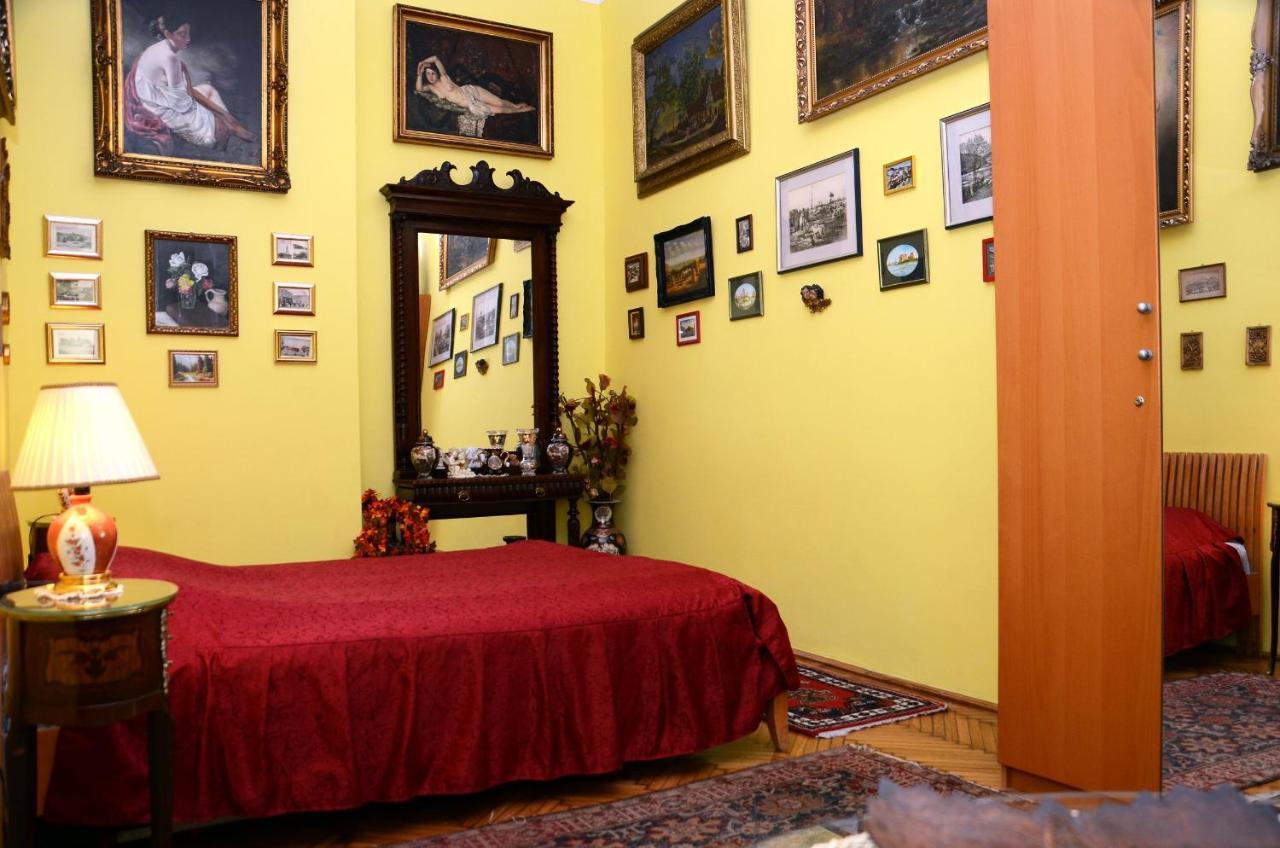 Central Square Apartment *