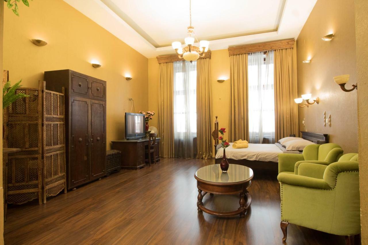 Royal Suites *