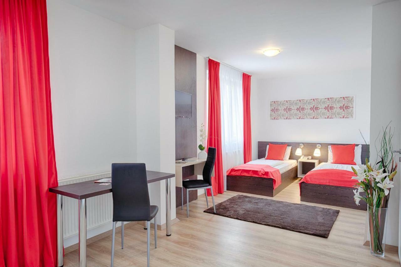 Triple M Hotel 3*