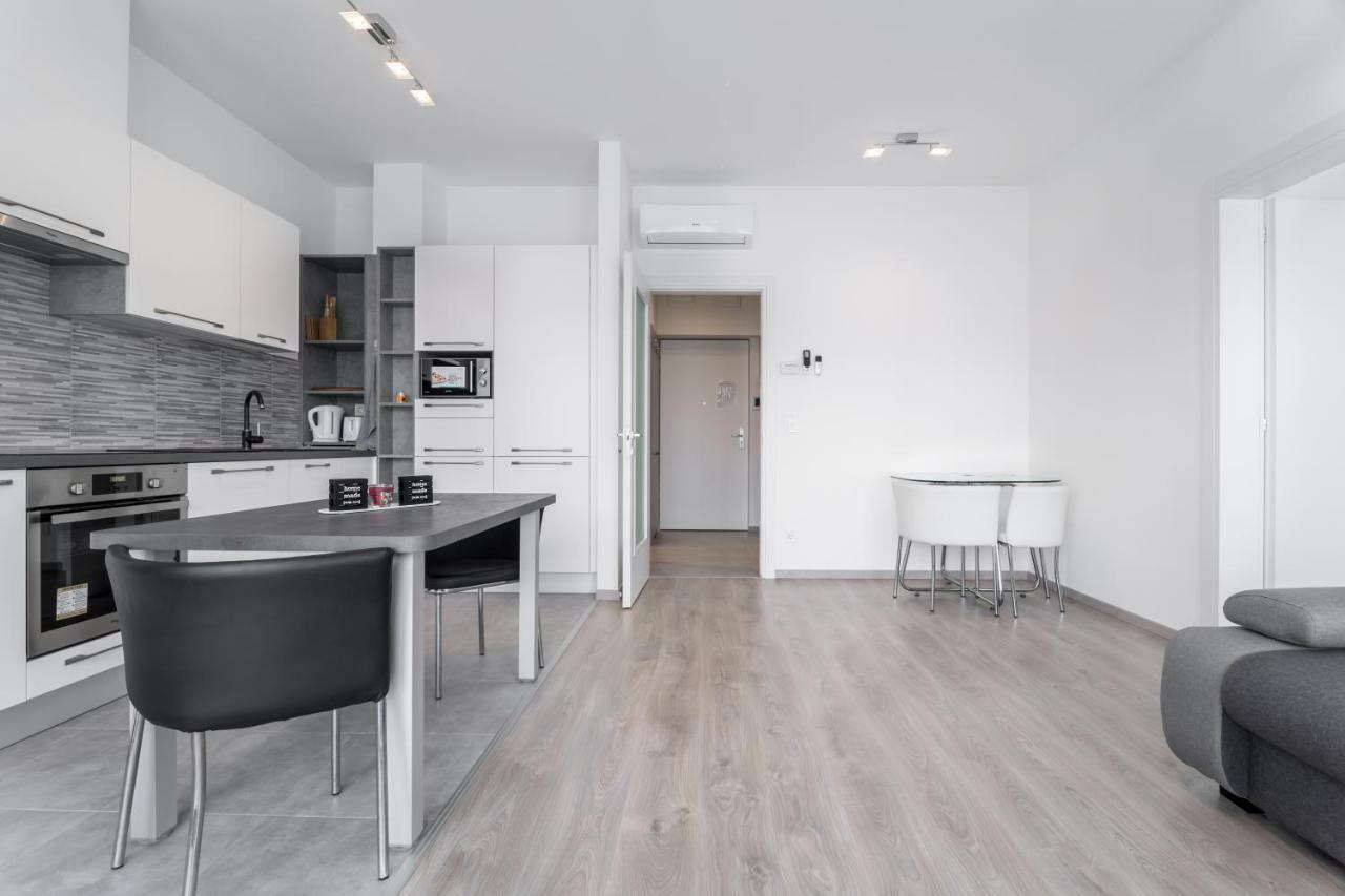 Bpr Chic White With Terrace & A/c & Garage Budapeszt