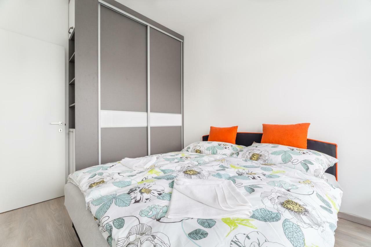 Bpr Chic White With Terrace & A/c & Garage Apartament *