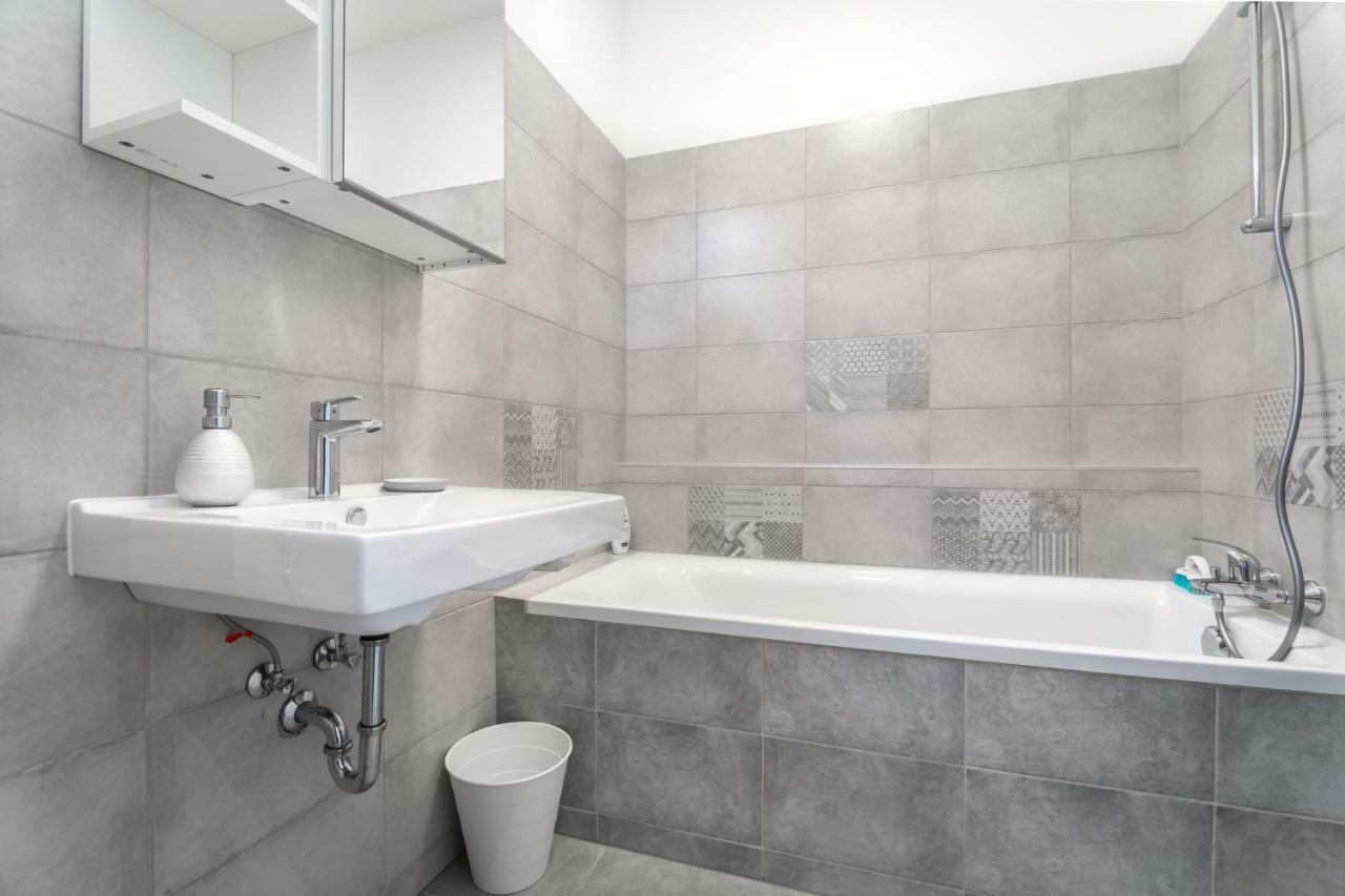 Bpr Chic White With Terrace & A/c & Garage Apartament Budapeszt