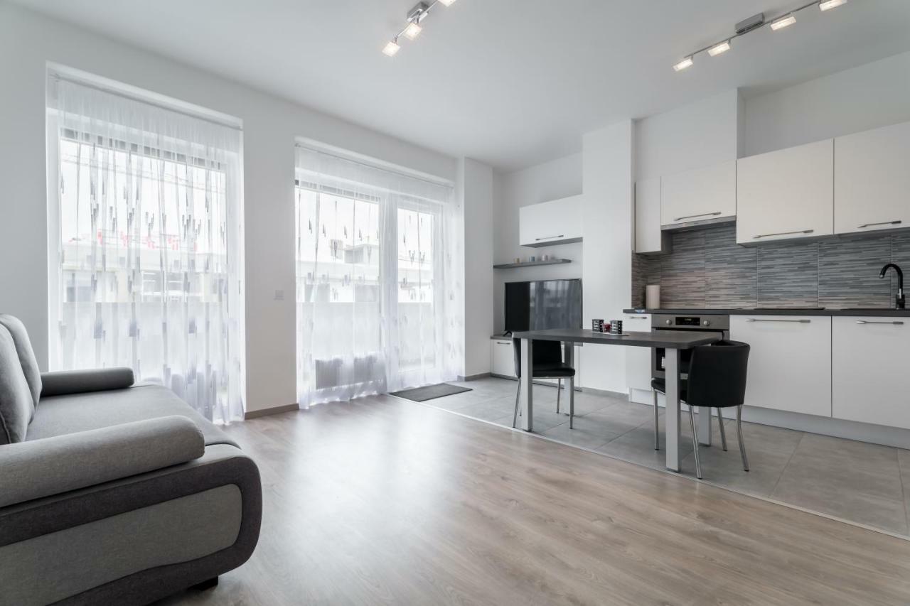 Apartament Bpr Chic White With Terrace & A/c & Garage *