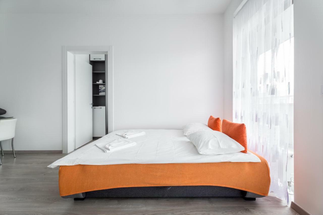 Bpr Chic White With Terrace & A/c & Garage *