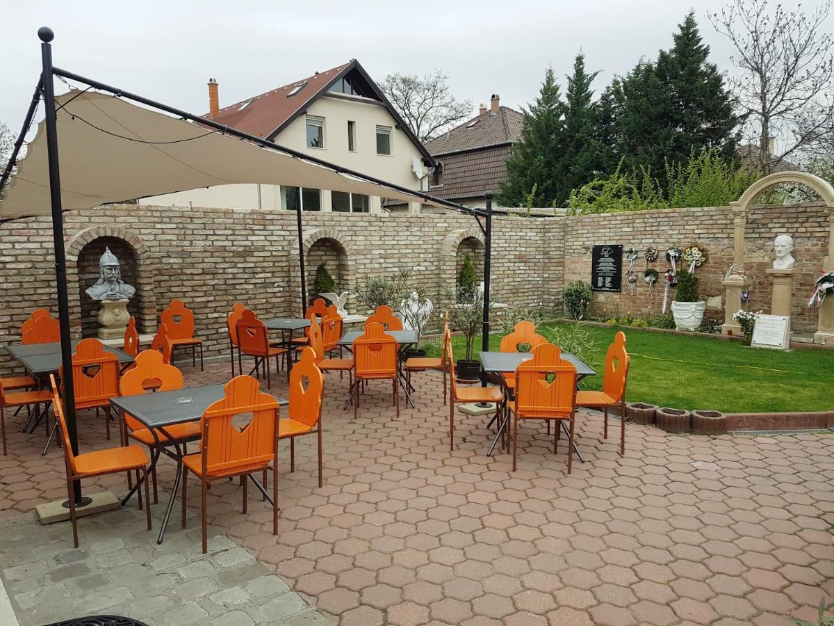 Attila Hotel 2*