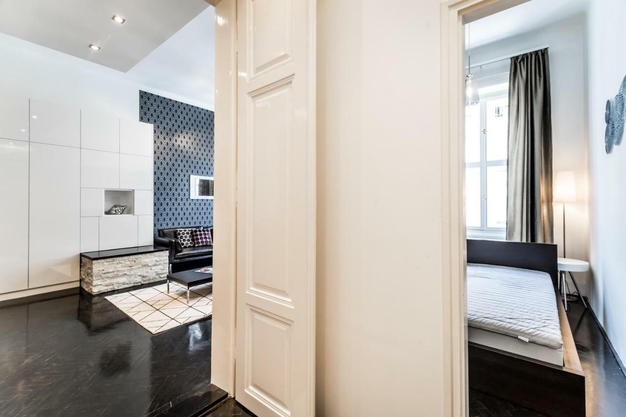 Bpr B&w Elegant Apartment *