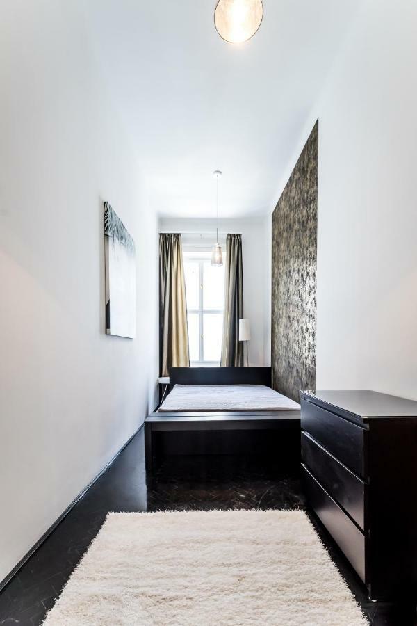Apartment Bpr B&w Elegant *