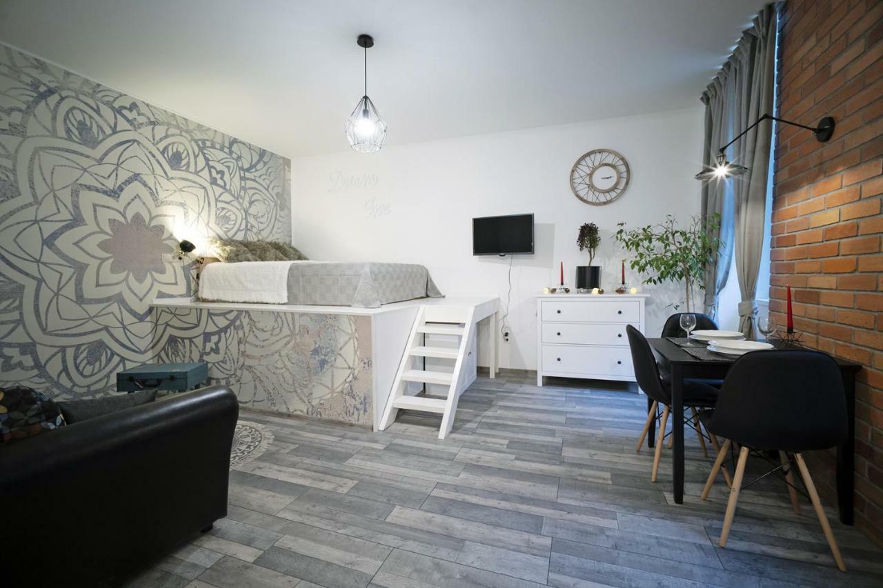 Standard By Hi5 -akacfa 57 * Budapest