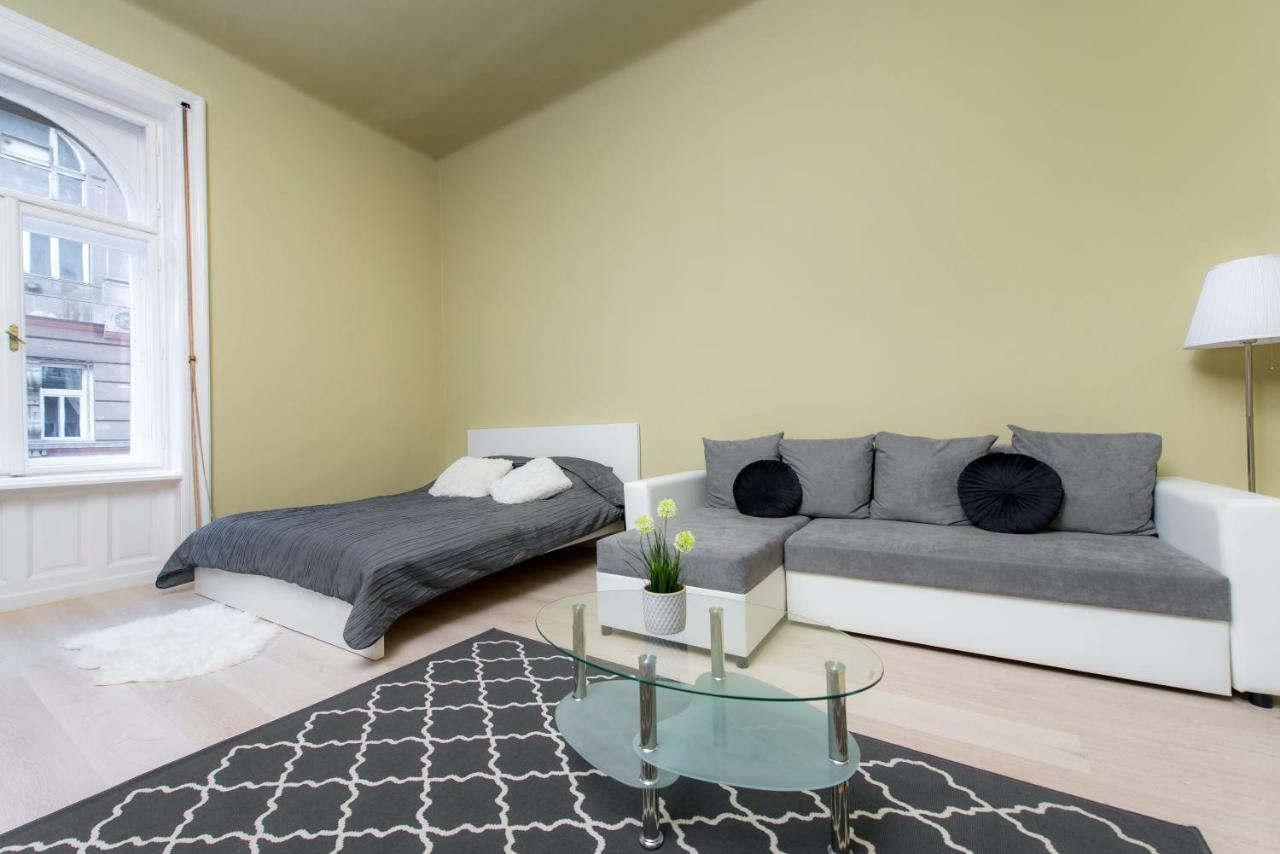Apartament Akac *