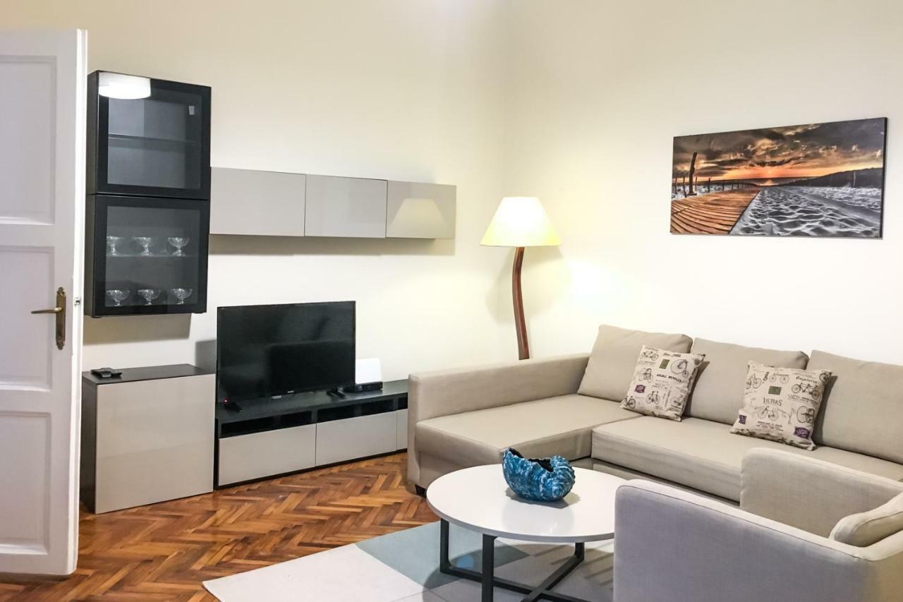Kingdom & Car Parking On-site & Aircon & Quiet & Family Friendly