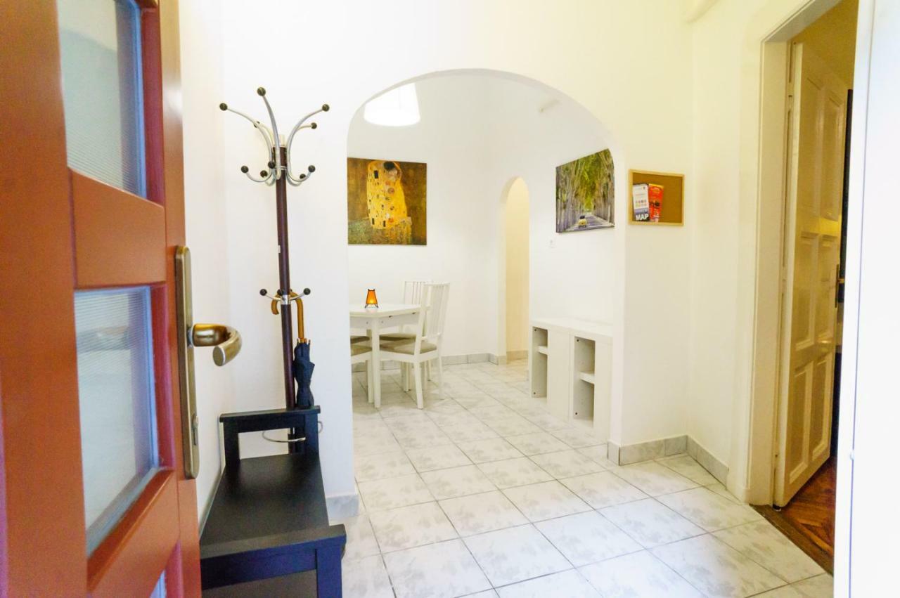 Kingdom & Car Parking On-site & Aircon & Quiet & Family Friendly Budapest