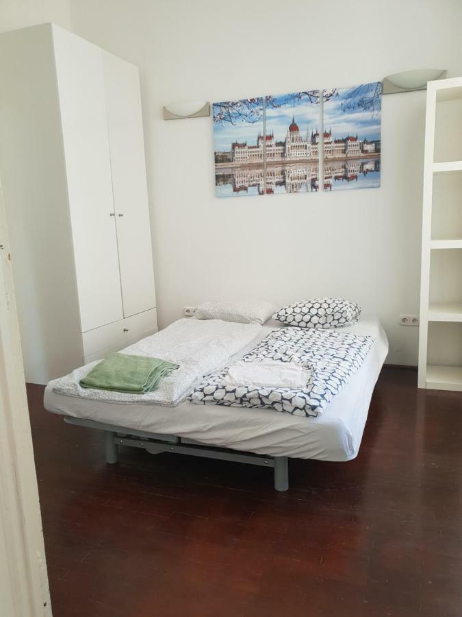 Csengery Apartment *