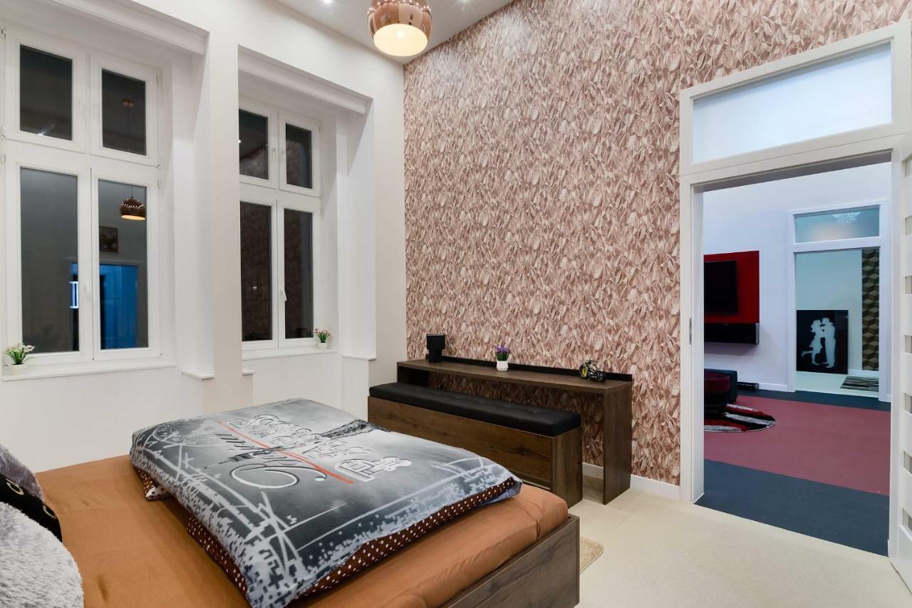 Red Passion Deluxe At Gozsdu Apartmán