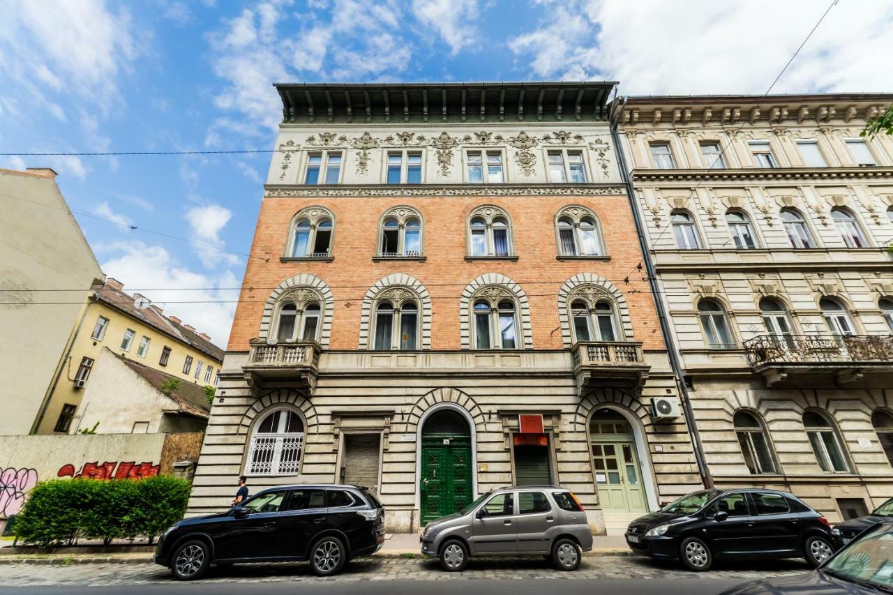 Bpr Azure Desire Budapest