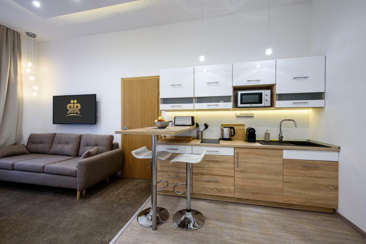 Karoly Corner Residences Apartment *