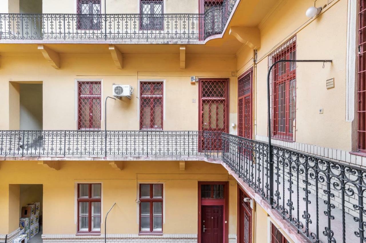 Spacious Victorian By Grand Boulevard * Budapest