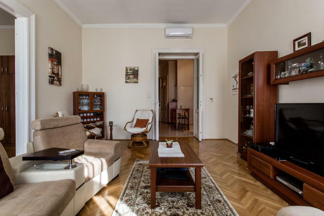 St. Stephen Boulevard Apartmán *