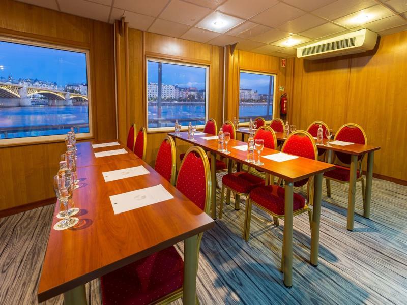 Grand Jules - Boat Hotel en barco Budapest