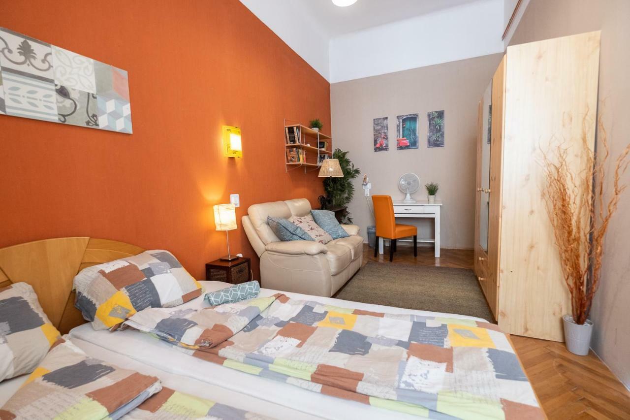 Pesto Hostel *