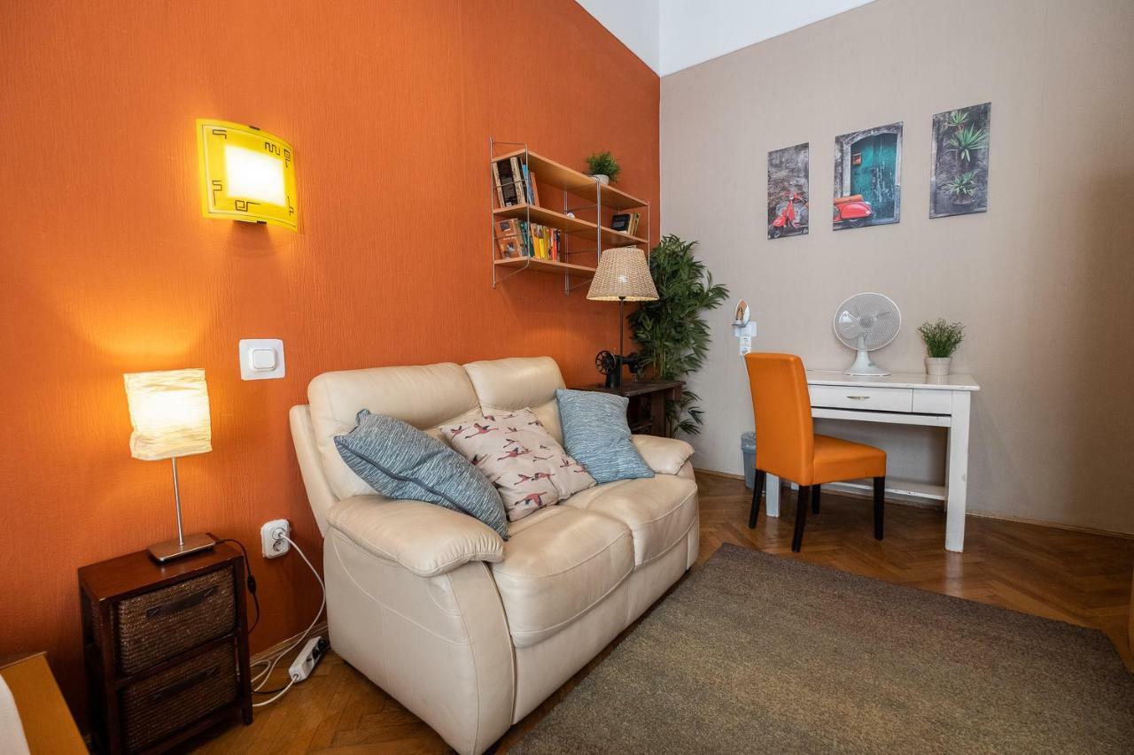 Pesto Hostel *