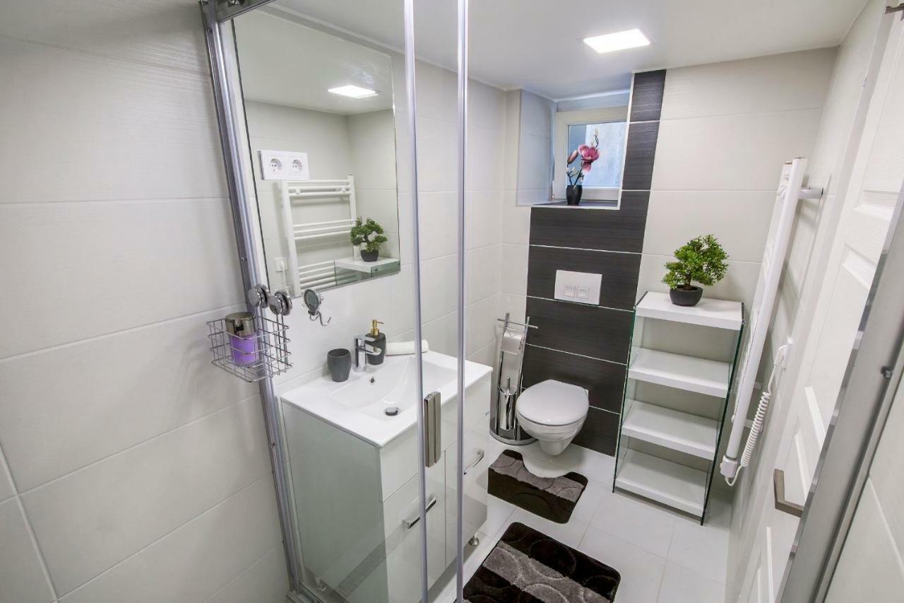 Premium By Hi5 - Szent Istvan 9 *
