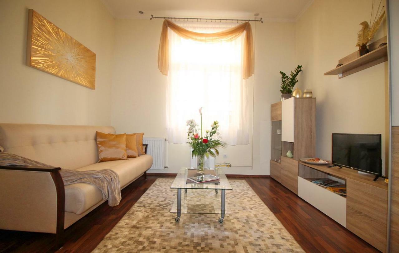 Castle Court Apartamento *